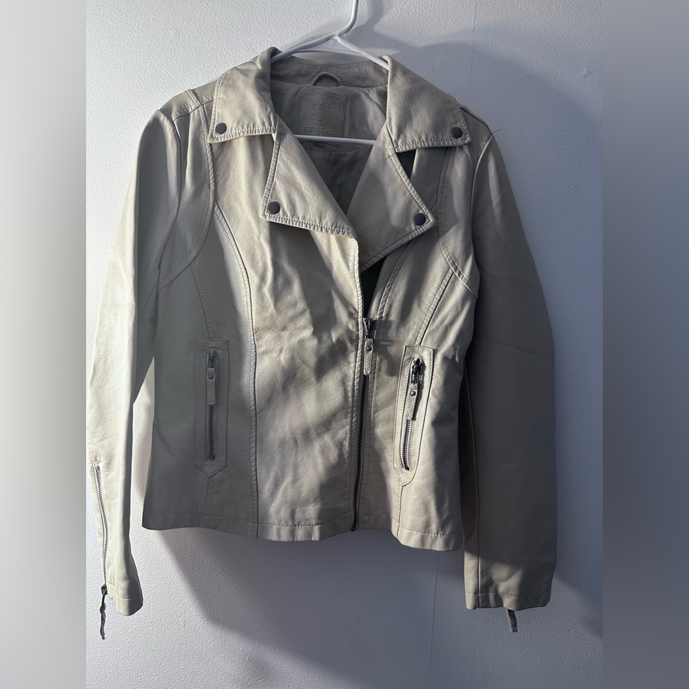 Women's Cream faux  Jacket max studio size medium
